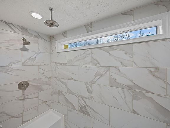 5th image of 158 Christie Ln