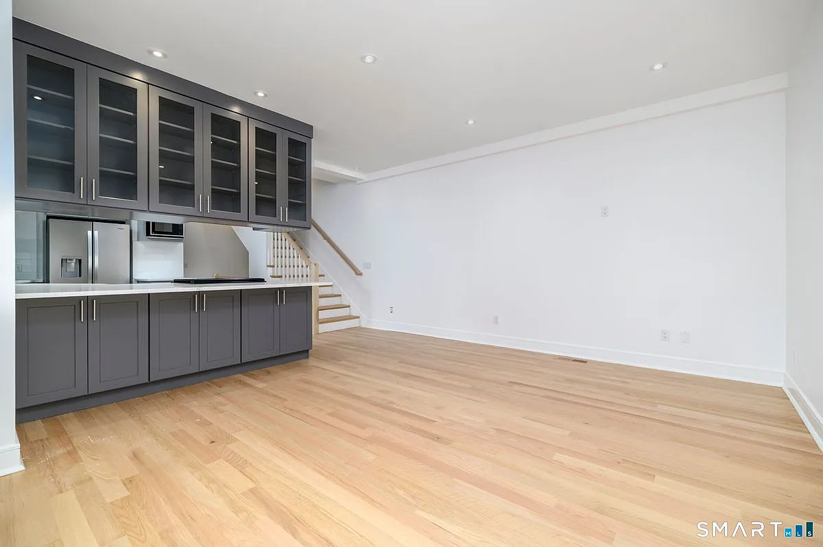 3 bed, 3.0 bath, 1980 sqft, $5,600 — Photo 4