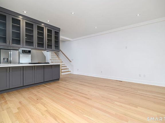 2nd image of 1911 Summer St Unit 1A