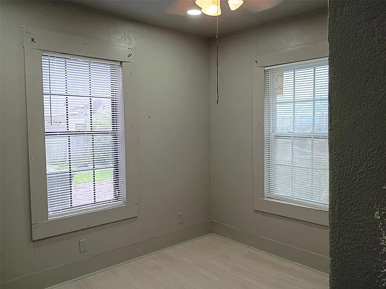 7815 Dayton St — Photo 17
