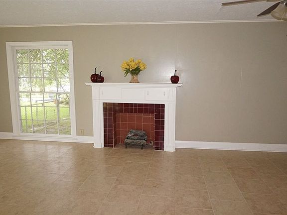 4th image of 1655 East Dr