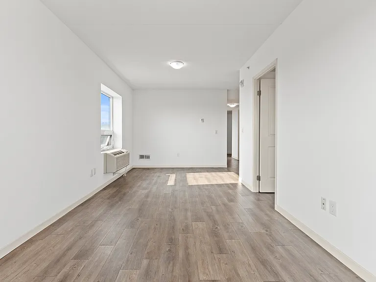 220 Cannon St E — Photo 50