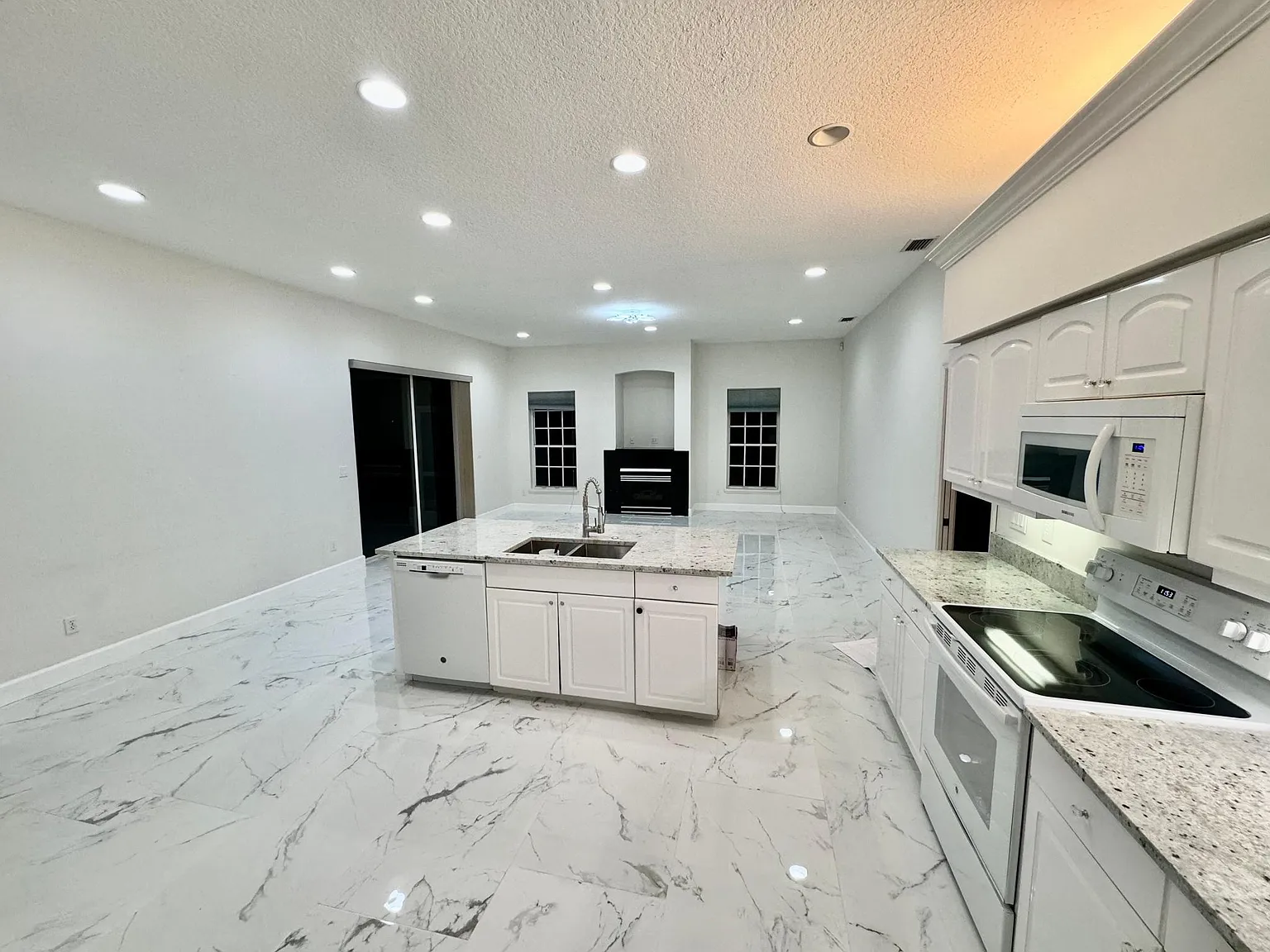 6281 Paradise Island Ct — Photo 4