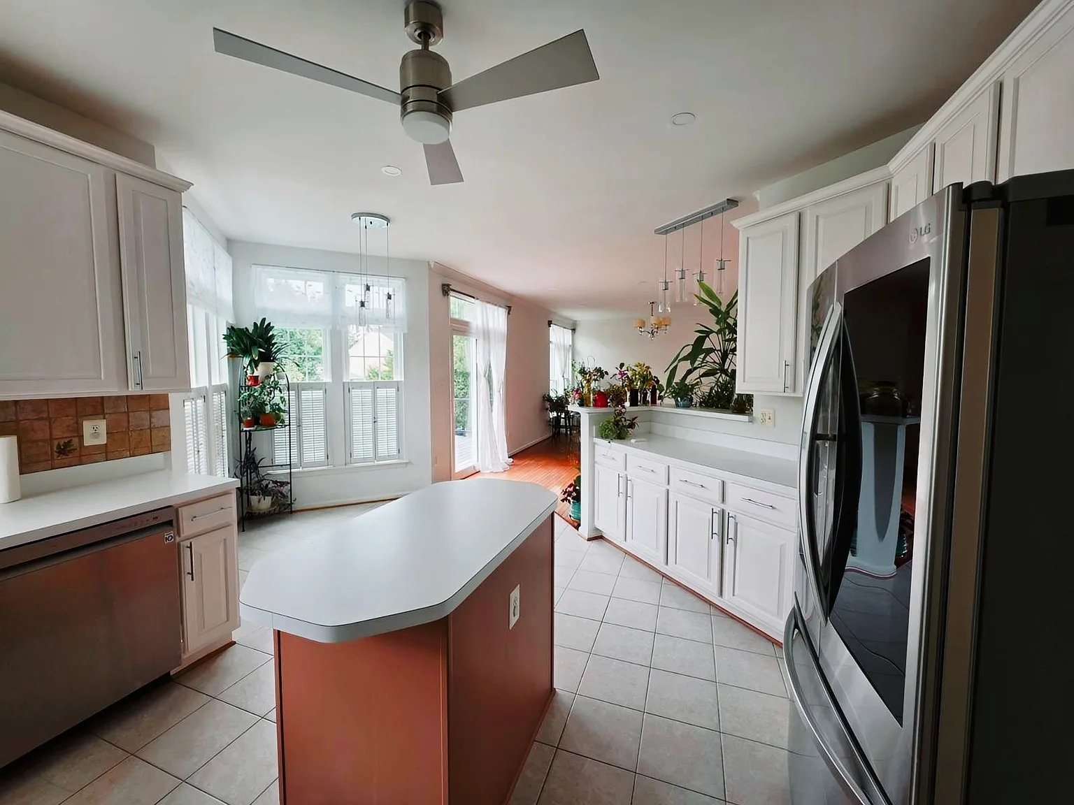 4 bed, 3918 sqft, $4,200 — Photo 4