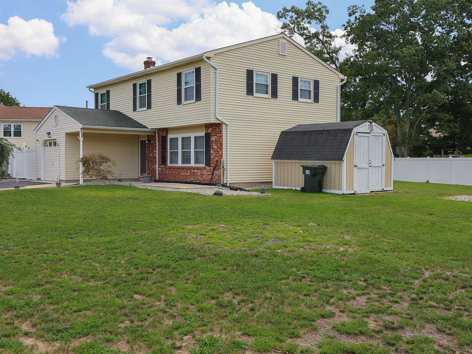 4 bed, 1.5 bath, 1833 sqft, $3,600 — Photo 4