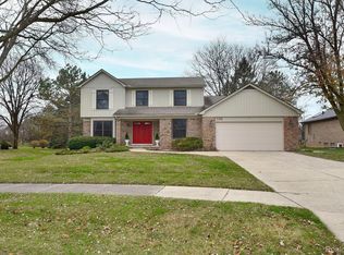 136 Eckford Dr, Troy, MI 48085