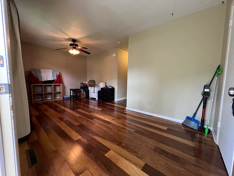 1047 E Walnut St #2 — Photo 9