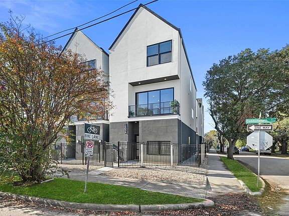 3rd image of 1503 Vermont St #D