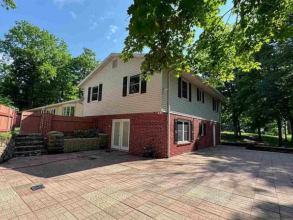 4th image of 8 Parkway Ln