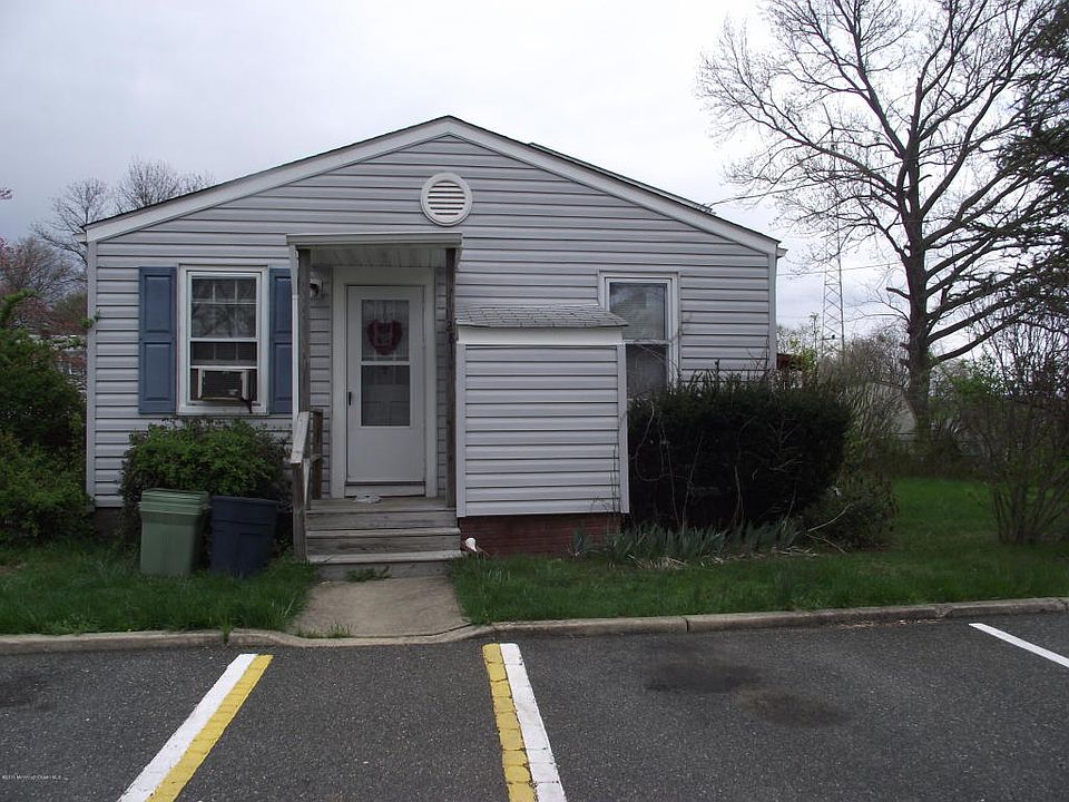 2nd image of 128 Belshaw Ave