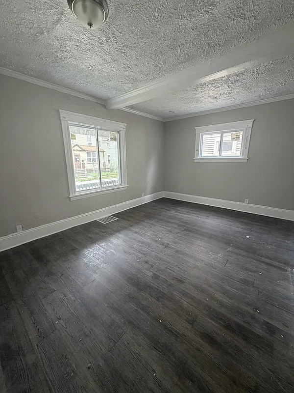 3 bed, 1.0 bath, 1212 sqft, $1,400 — Photo 4