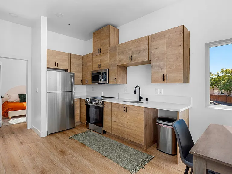 2110 Drescher St — Photo 17