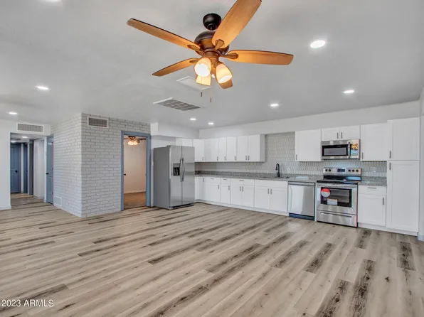 5526 W CLARENDON Avenue, Phoenix, AZ 85031