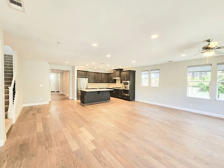 1655 Claremont Dr — Photo 23