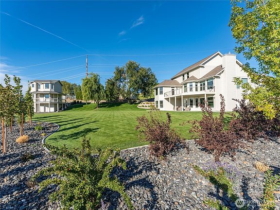 4th image of 854 Manchester Pl