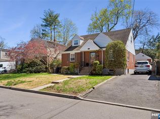 182 Carlson Pl, Bergenfield, NJ 07621