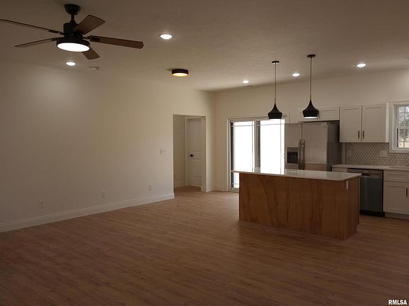 3rd image of 503 Noah Ln
