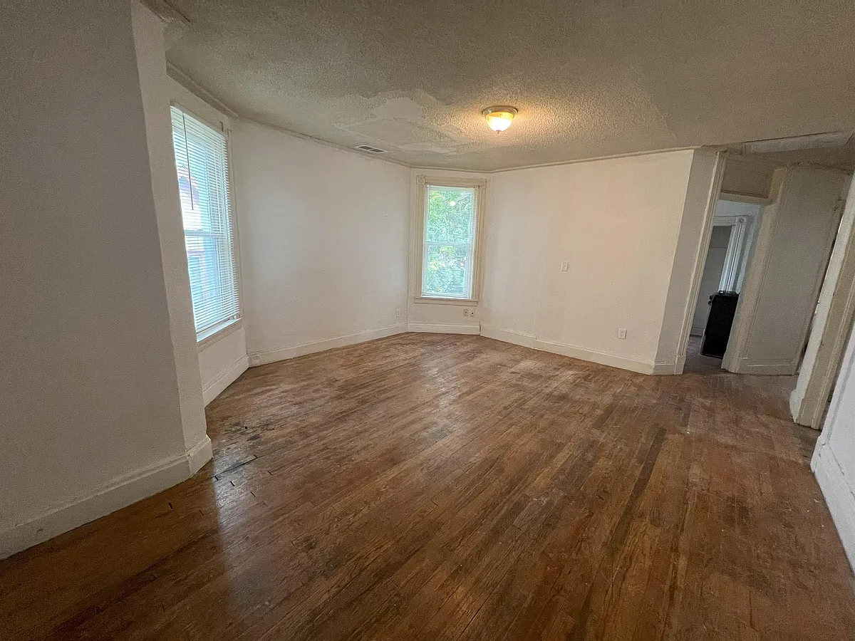 Building Photo - 1523 22nd Ave N #2