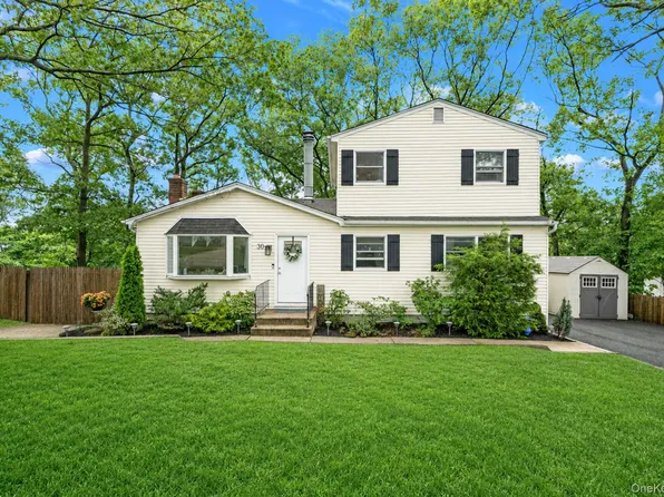 30 Sayville Road, Sound Beach, NY 11789