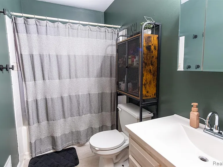 23400 Reynolds Ave — Photo 20