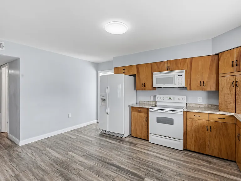 4220 Deleon St — Photo 7