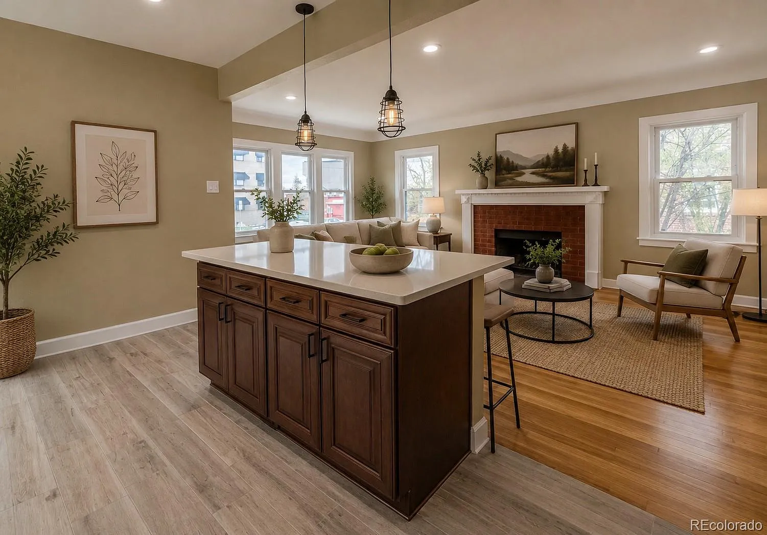 2 bed, 900 sqft, $2,400 — Photo 3