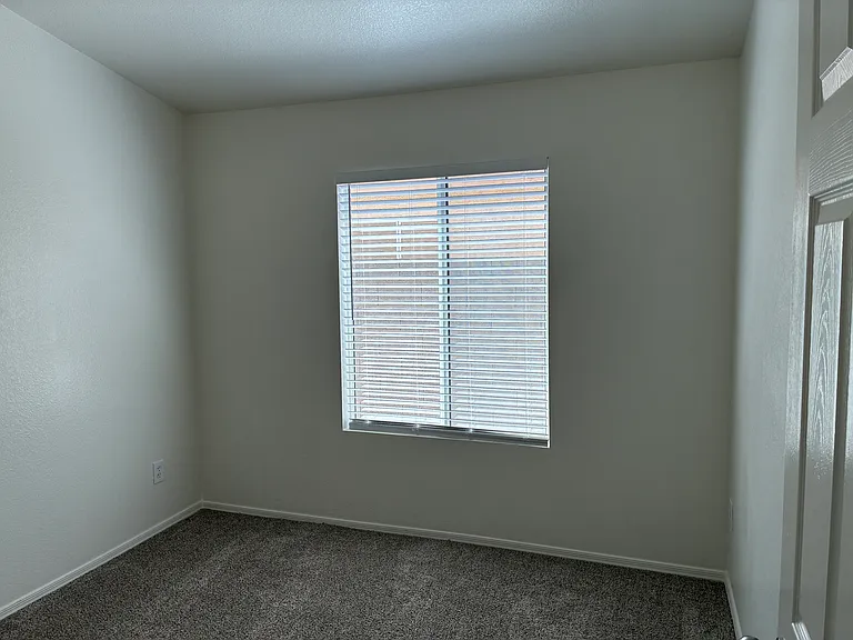 10422 W Windsor Blvd — Photo 36