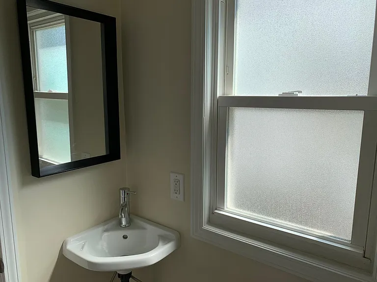 1/2 BATH