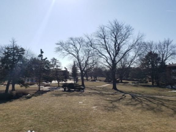 5th image of 910 Beau Dr Unit 20