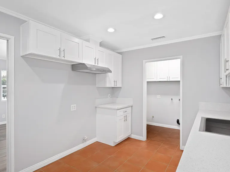 7913 Milton Ave — Photo 3