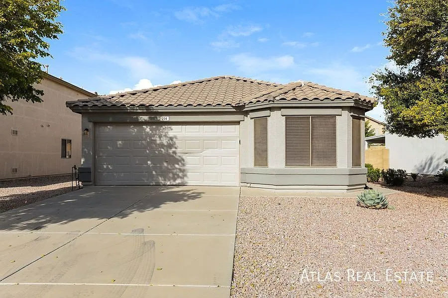 Stunning 4 Bed/2 Bath Single Level home located in San Tan Valley! Featuring split floorplan! — Photo 1