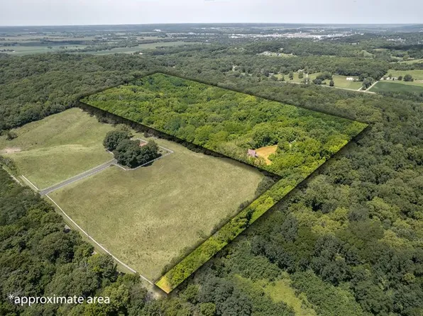 909 SE Moore Rd, Saint Joseph, MO 64504