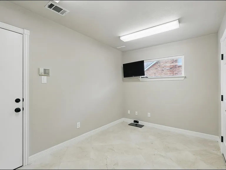 727 Ashleigh Ln — Photo 26