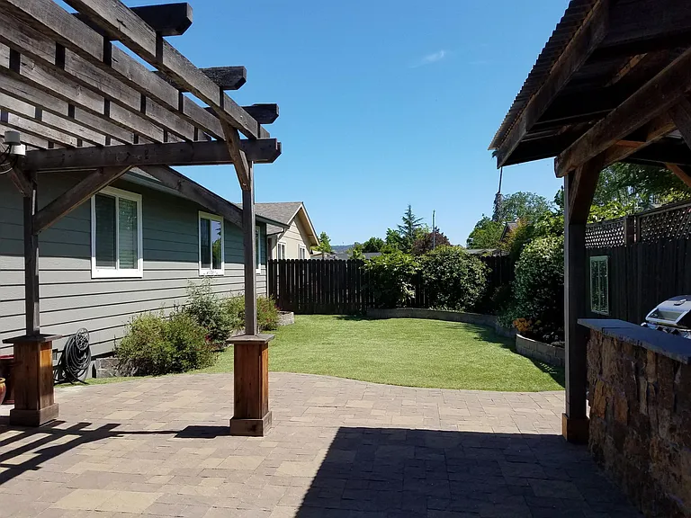 589 Graymont Dr — Photo 19