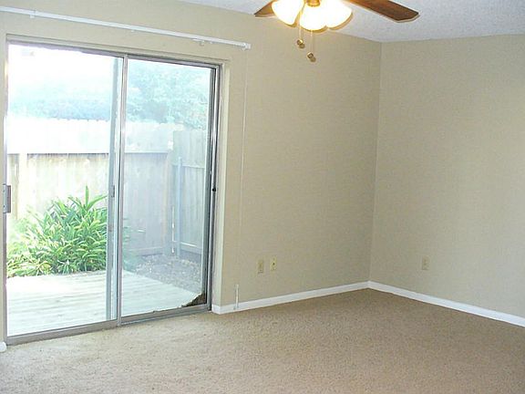 5th image of 805 Chateau Pl