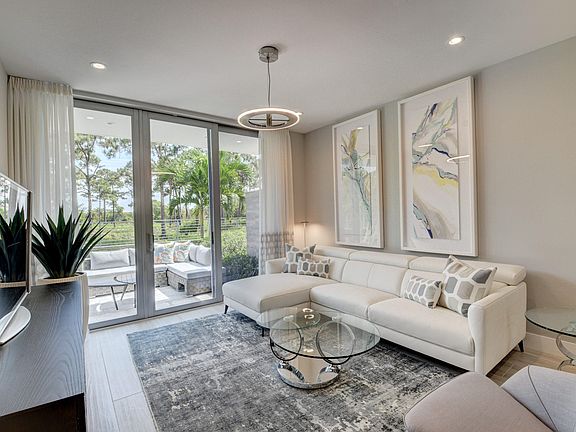 Home For Sale In Moderne Boca