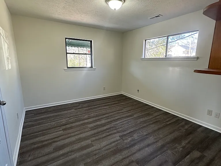 469 W Circle Dr — Photo 26