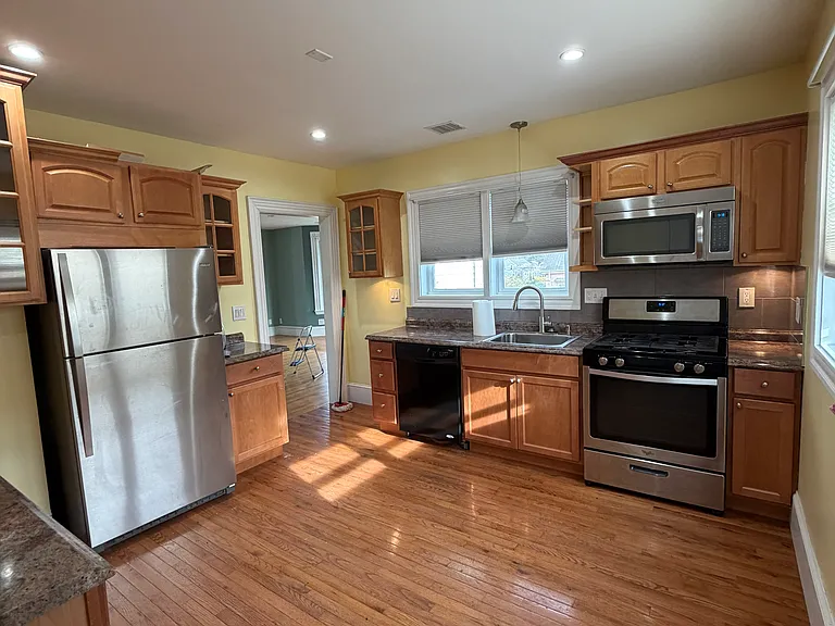 792 Washington St #2 — Photo 4