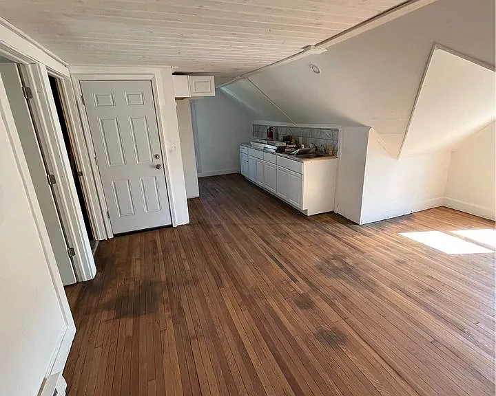 10 Jefferson Ave #3 — Photo 2
