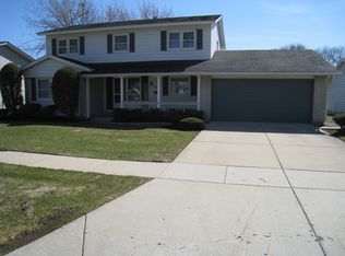 419 Yarmouth Rd, Elk Grove Village, IL 60007