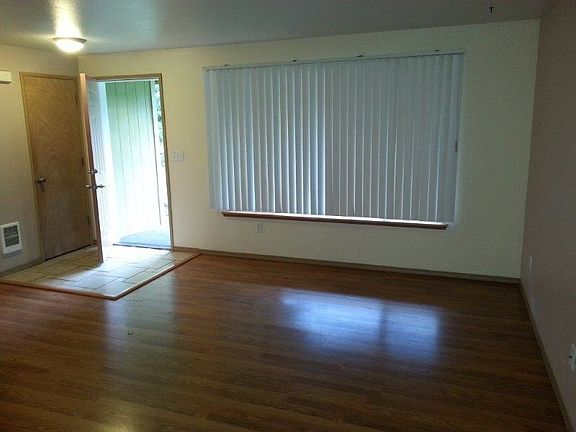 5th image of 9707 205th Avenue Ct E