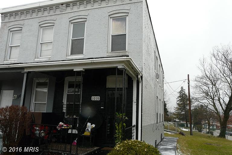 2nd image of 1016 N Warwick Ave