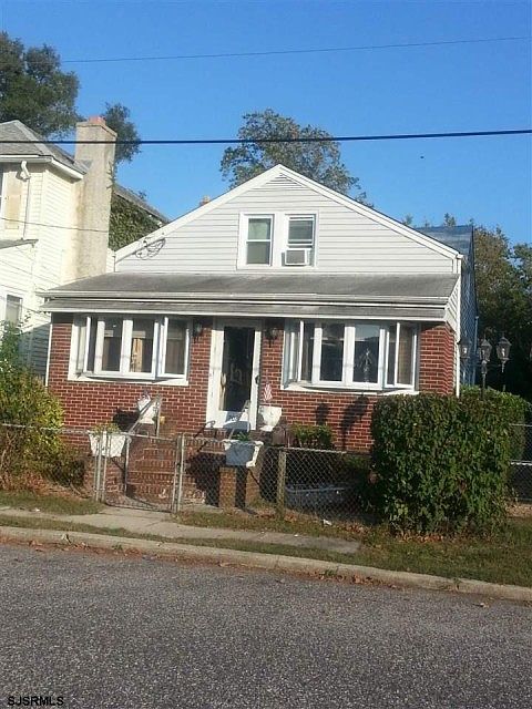 1st image of 208 S Hampden Ct