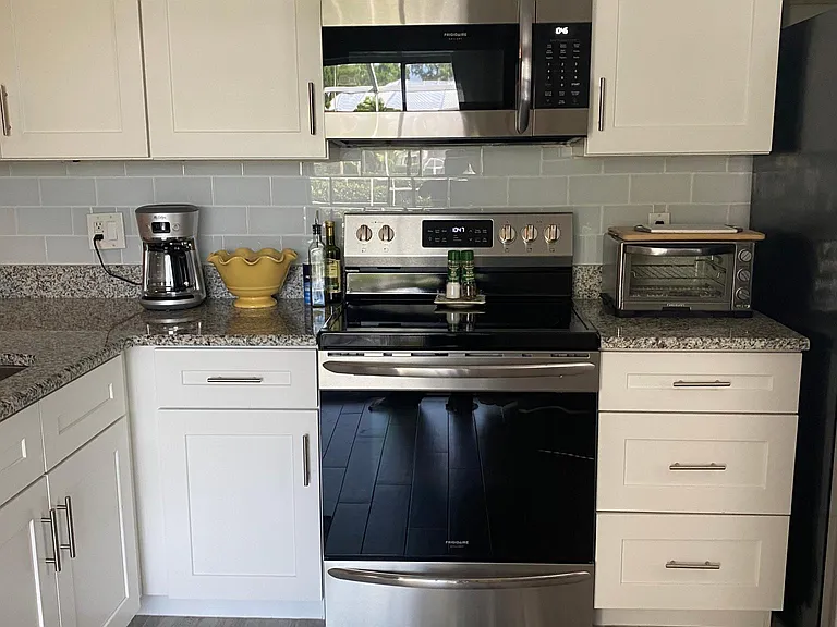 2848 SW Lakemont Pl — Photo 1