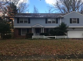 2082 Newbury Dr, East Cleveland, OH