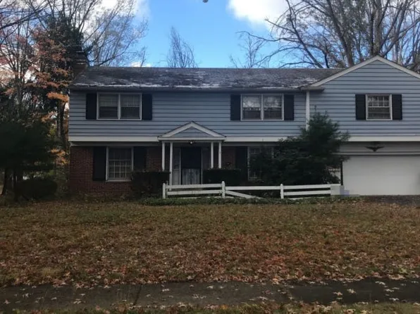 2082 Newbury Dr, East Cleveland, OH 44112