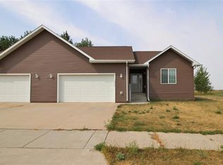 1912 28th St SW, Minot, ND 58701