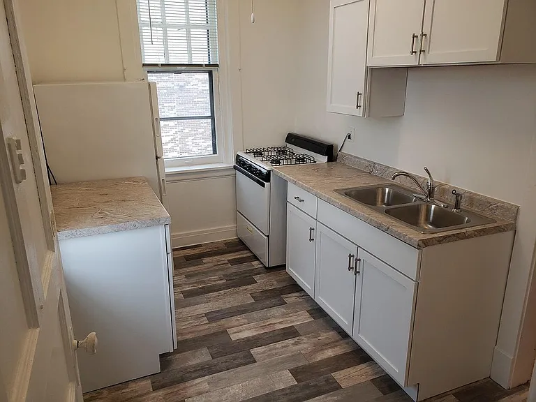 115 N 8th Ave E #11 — Photo 1