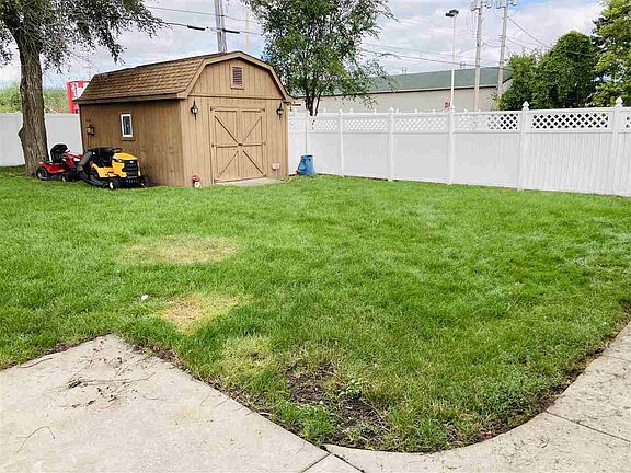 5th image of 703 Webb Dr