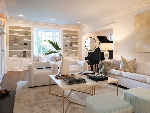 4 Upper Dogwood Lane